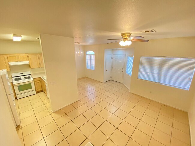 Foto del edificio - Charming 2 Bed/3Bath/2 Car Garage, Townhome nestled in this beautiful Summerlin North Gated Commu...