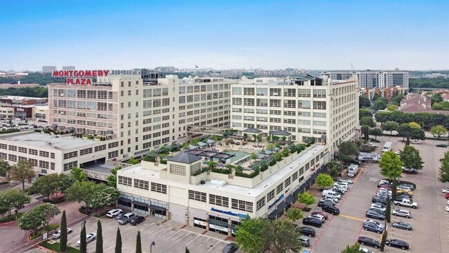 Building Photo - 2600 W 7th St