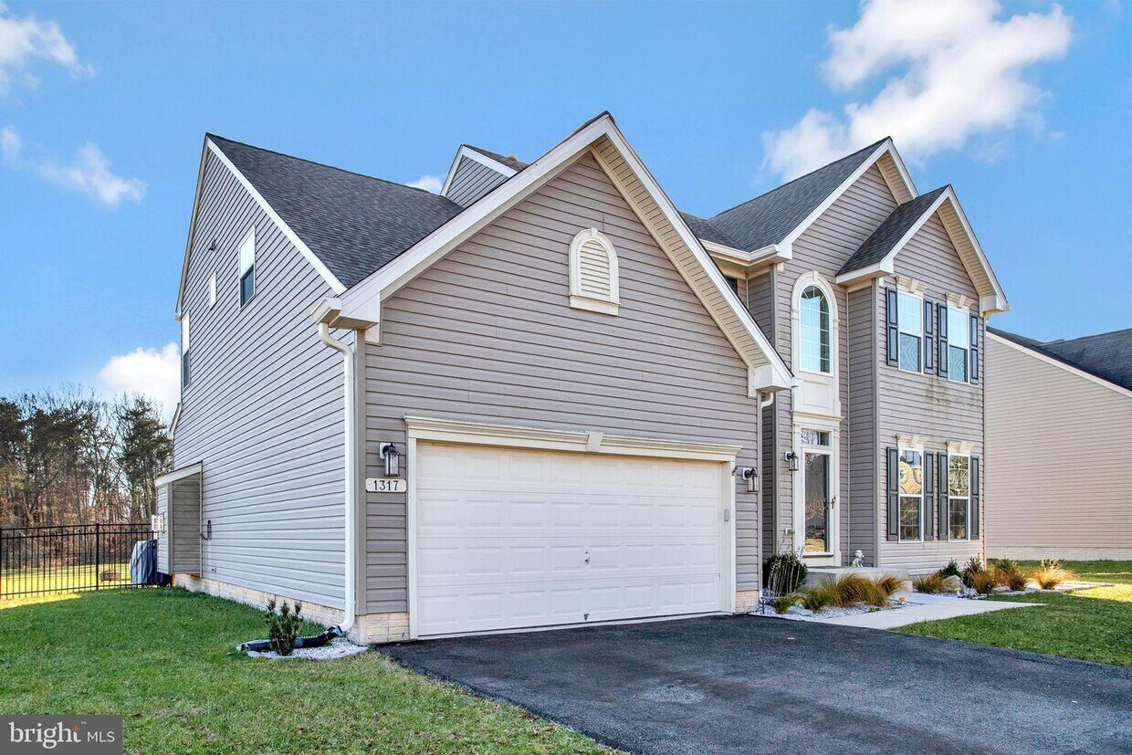Primary Photo - 1317 Sewell Farm Drive