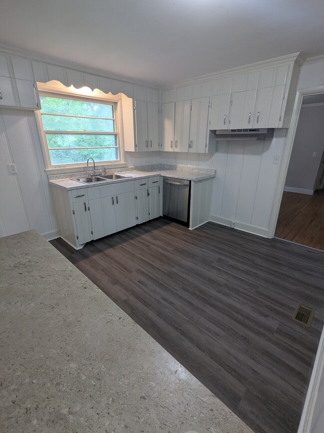 Building Photo - 500 Catalina Dr