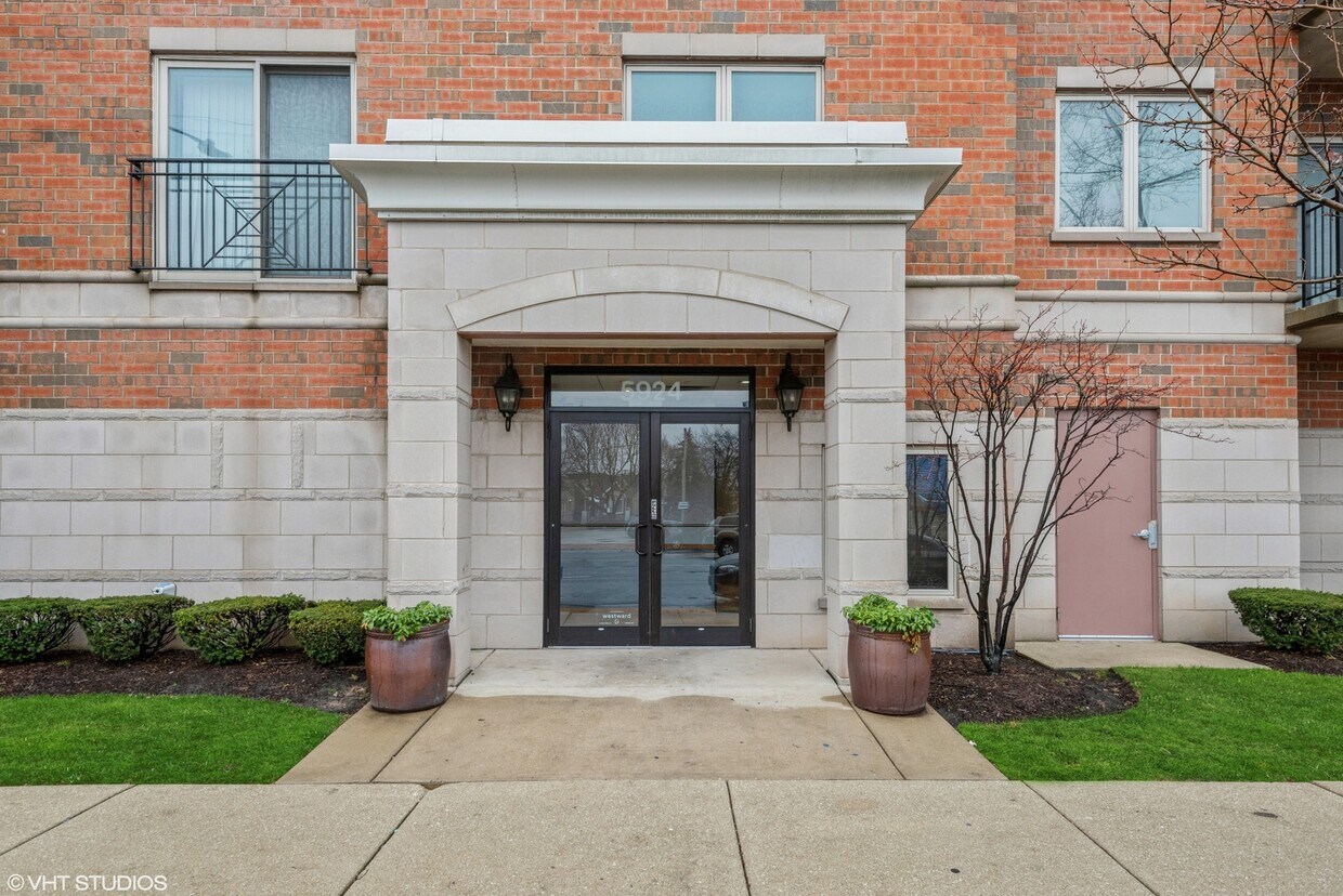 Foto principal - 5924 N Lincoln Ave