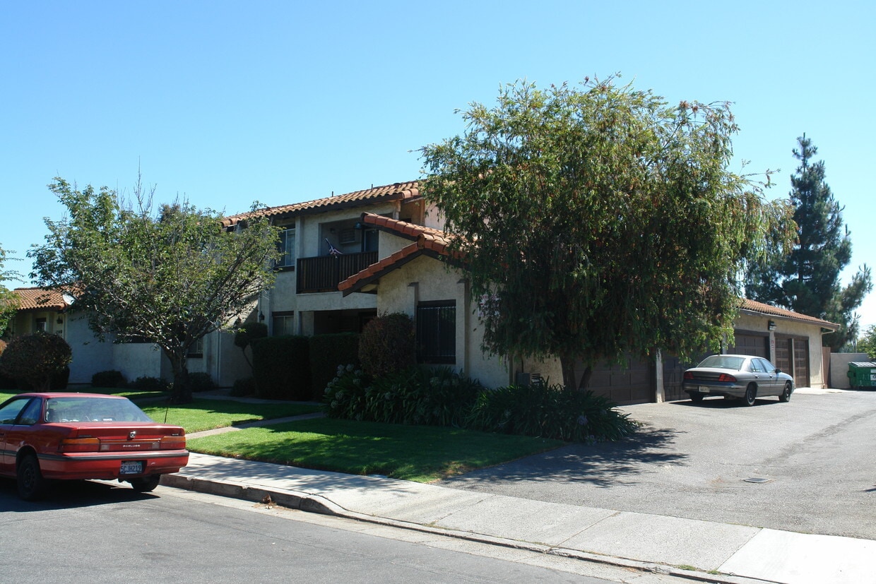 Building Photo - 1532 Moorpark Ave