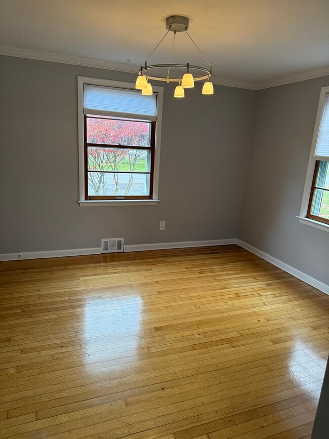 dining room - 304 Brookside Dr