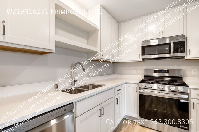 Foto del edificio - W219N16231 Primrose Ct