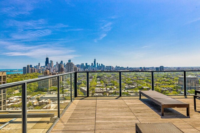 Foto del edificio - 0 bedroom in Chicago IL 60614