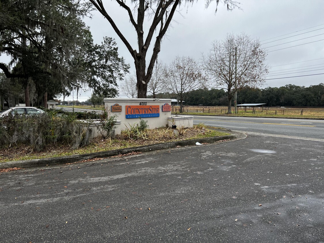 Primary Photo - 4000 SW 23rd St