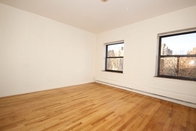 Foto del edificio - 4 W 130th St