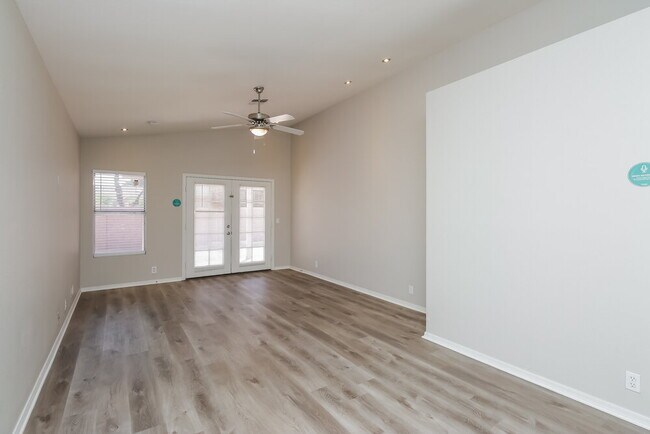Foto del edificio - 5123 W Whitten St