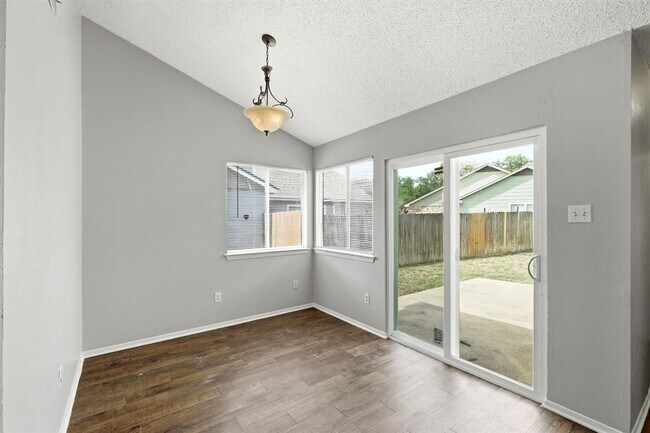 Foto del edificio - 2511 Howellwood Wy