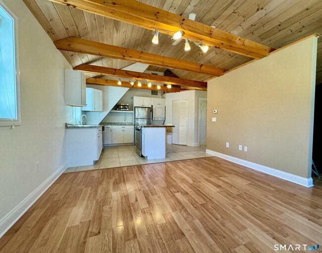 Building Photo - 114 Meadow Lark Ln