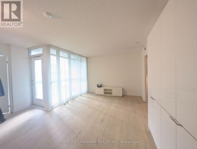 Photo du bâtiment - 15 Iceboat Terr