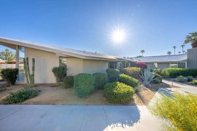 Building Photo - 37800 Da Vall Dr