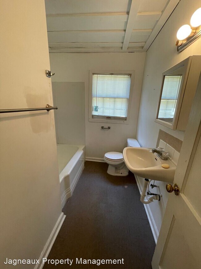 Building Photo - 3 br, 1 bath House - 1910 13th St