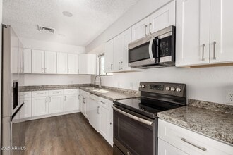 Building Photo - 15604 E Mustang Dr