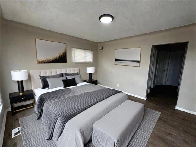 Building Photo - Renovated 3-Bedroom Home – We Welcome Sect...