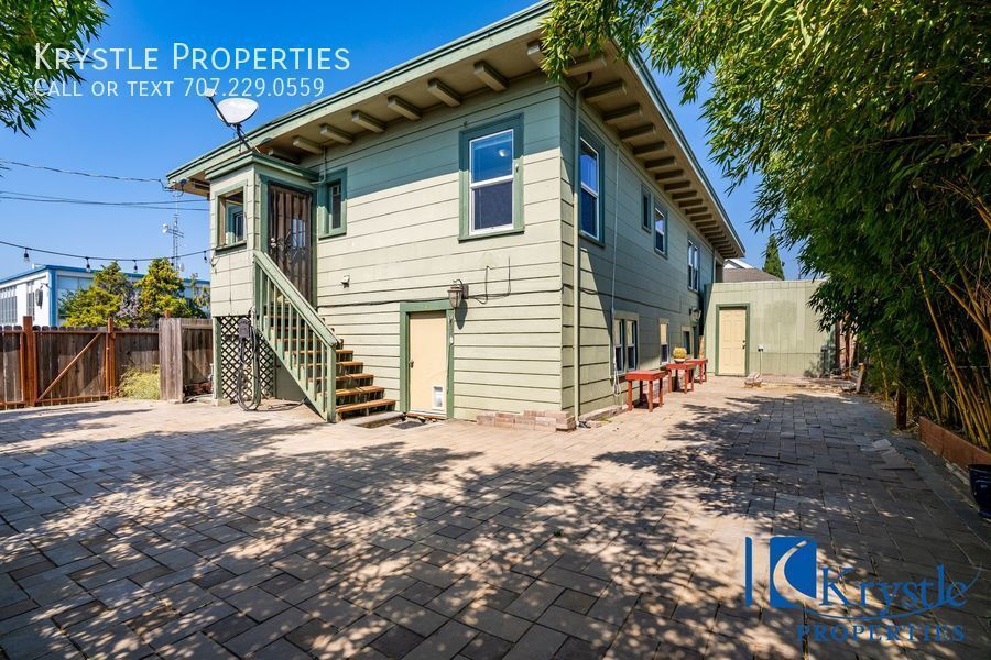 Primary Photo - The WOW house