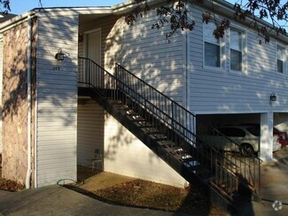 Building Photo - 810 Bellevue Rd