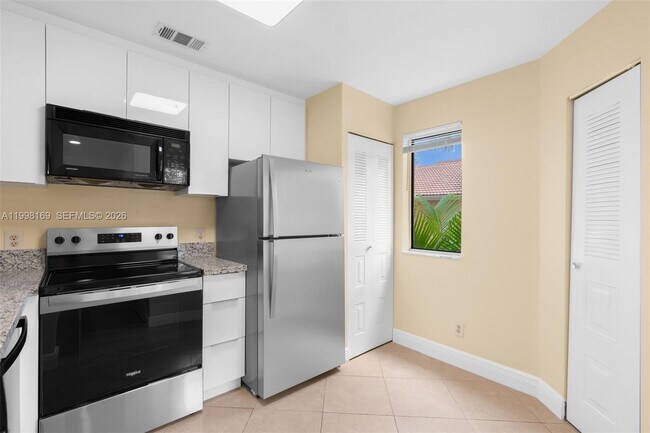 Building Photo - 1139 Coral Club Dr