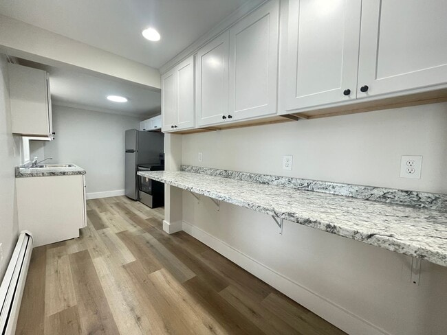 Building Photo - 16 Avon St