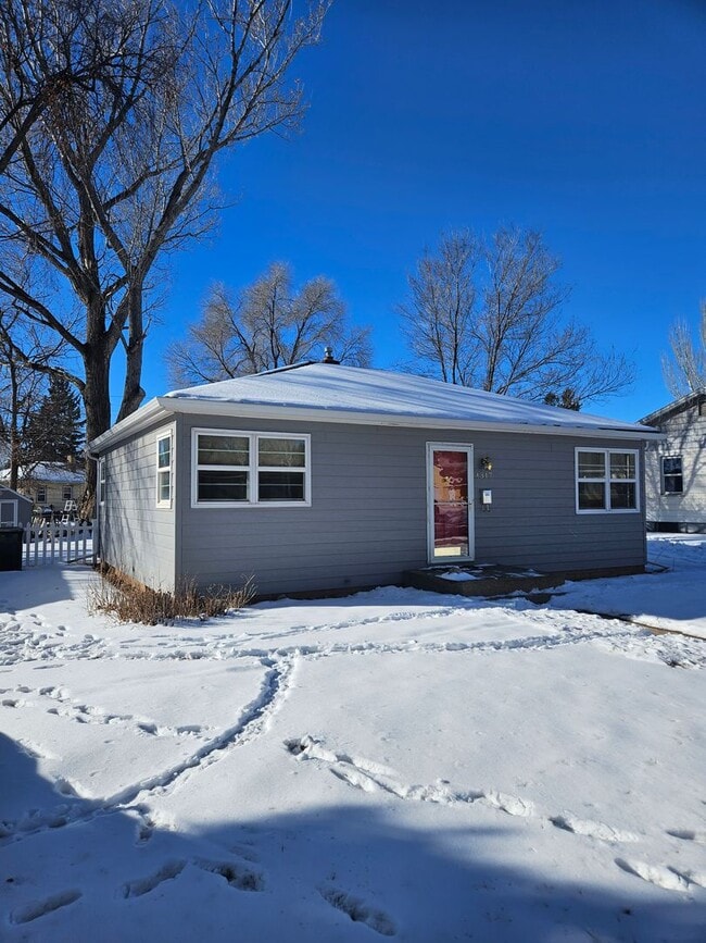 Building Photo - 2 BED | 1 BATH | SINGLE-LEVEL HOME | WEST