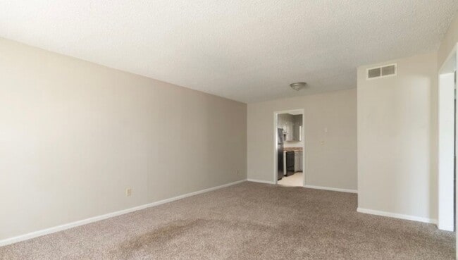 Photo - 632 E 33rd St Apartment