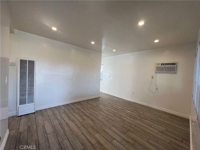 Foto del edificio - 324 W Park St
