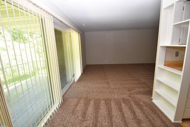 Building Photo - Topsfield 1 bedroom Condo