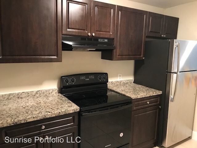 Building Photo - 1 br, 1 bath Apartment - 5941 NW 16th Pl