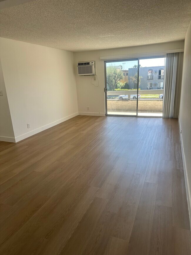 Building Photo - 21801 Roscoe Blvd