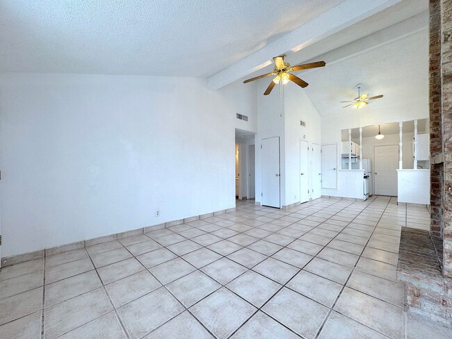 Building Photo - Northeast El Paso 2 bed/2 bath