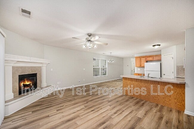 Building Photo - 8889 N Helena Ave