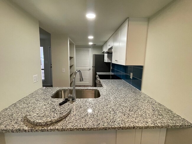 Foto del edificio - Walking Distance to Shands and VA