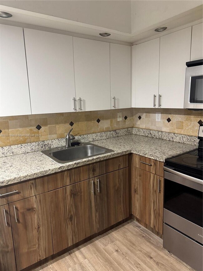 Foto del edificio - 8811 SW 132nd Pl