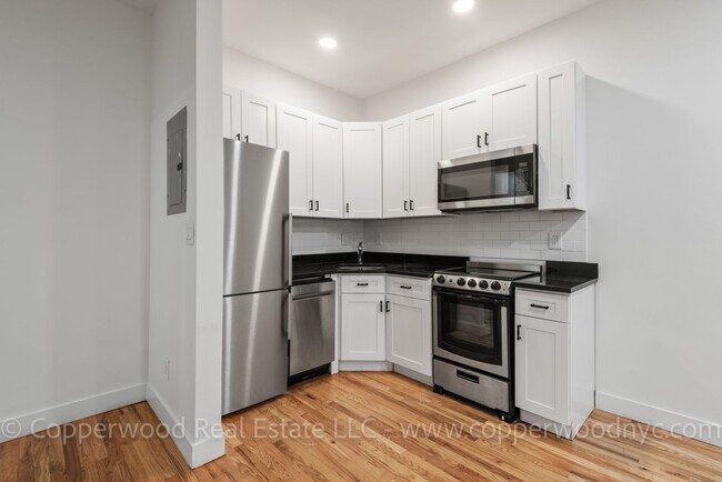 Interior Photo - 402 East 78th St