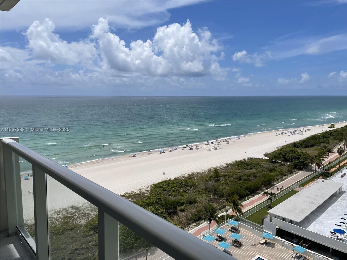 Primary Photo - 5701 Collins Ave