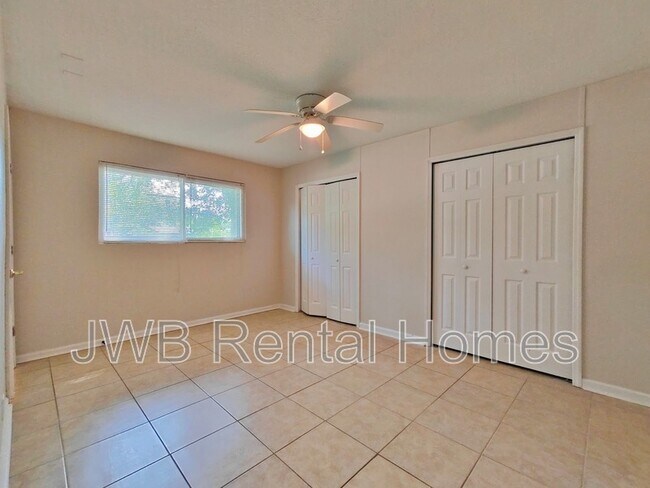 Building Photo - 2338 Looking Glass Ln