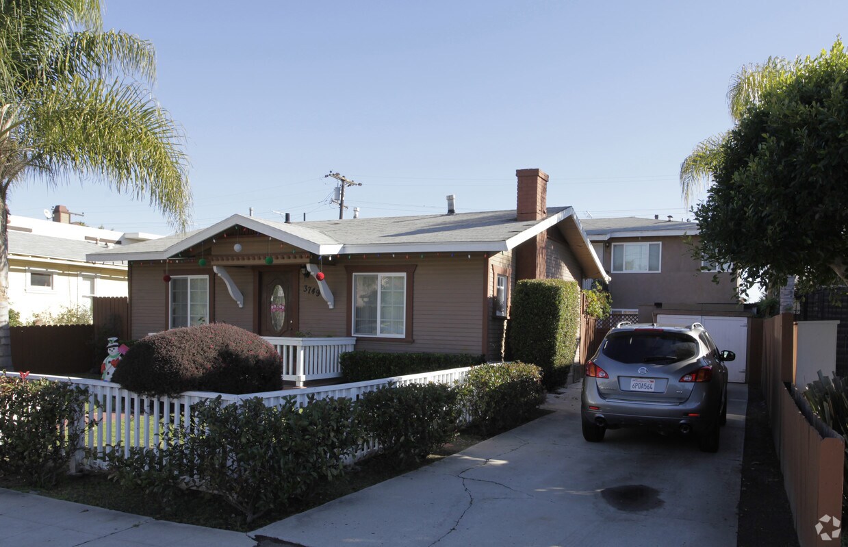 Primary Photo - 3749-3755 32nd St