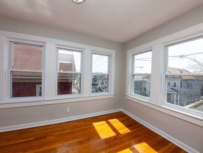 Building Photo - 31-33 Mercier Ave