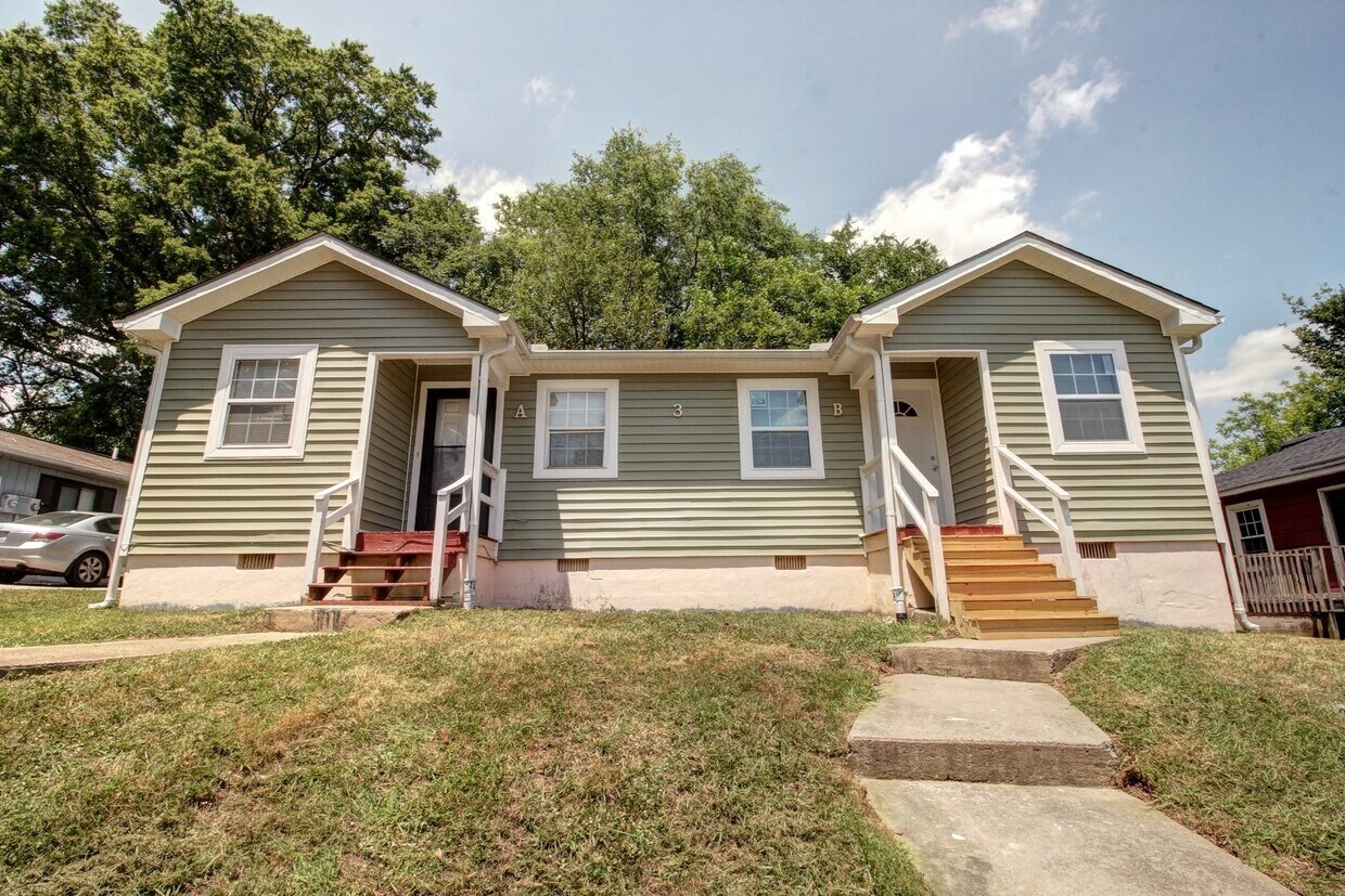 Primary Photo - Adorable 2bd/1.5ba Duplex Less Than 1 Mile...