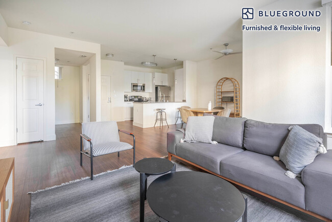 Building Photo - 1249 Lakeside Dr
