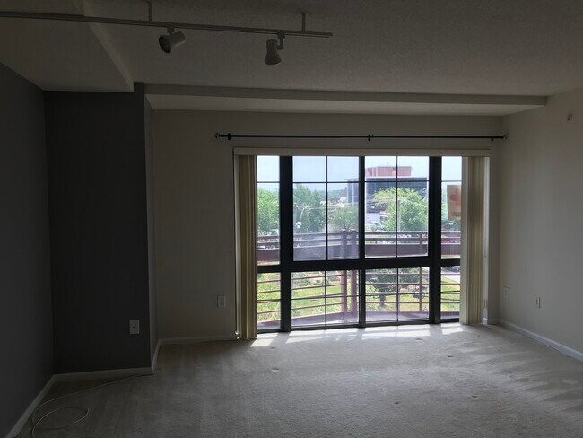 Foto del edificio - 7915 Eastern Avenue Northwest, Unit 714