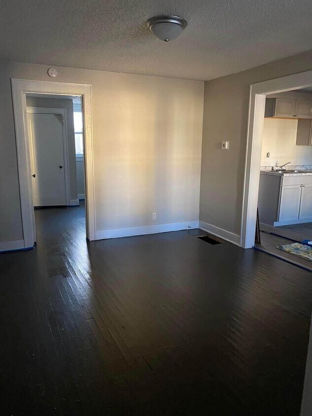 Foto principal - 299 N State St