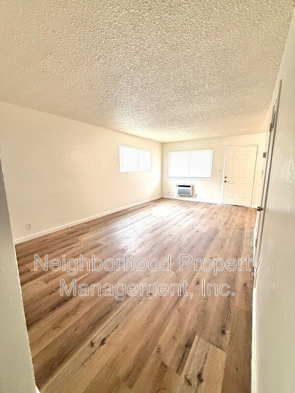 Foto del edificio - 1429 E Cambridge Ave