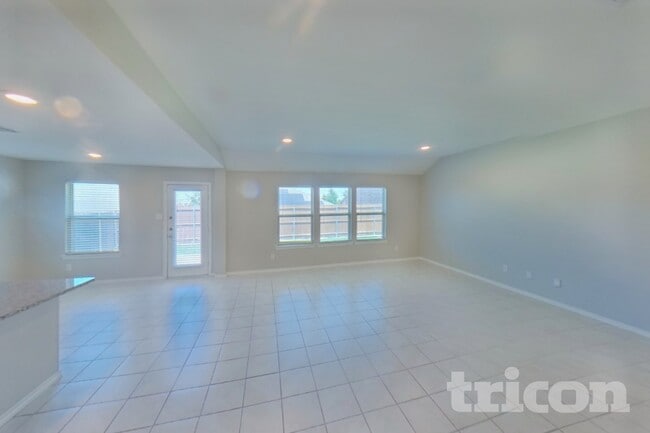 Building Photo - 1002 Meadow Wood Ln