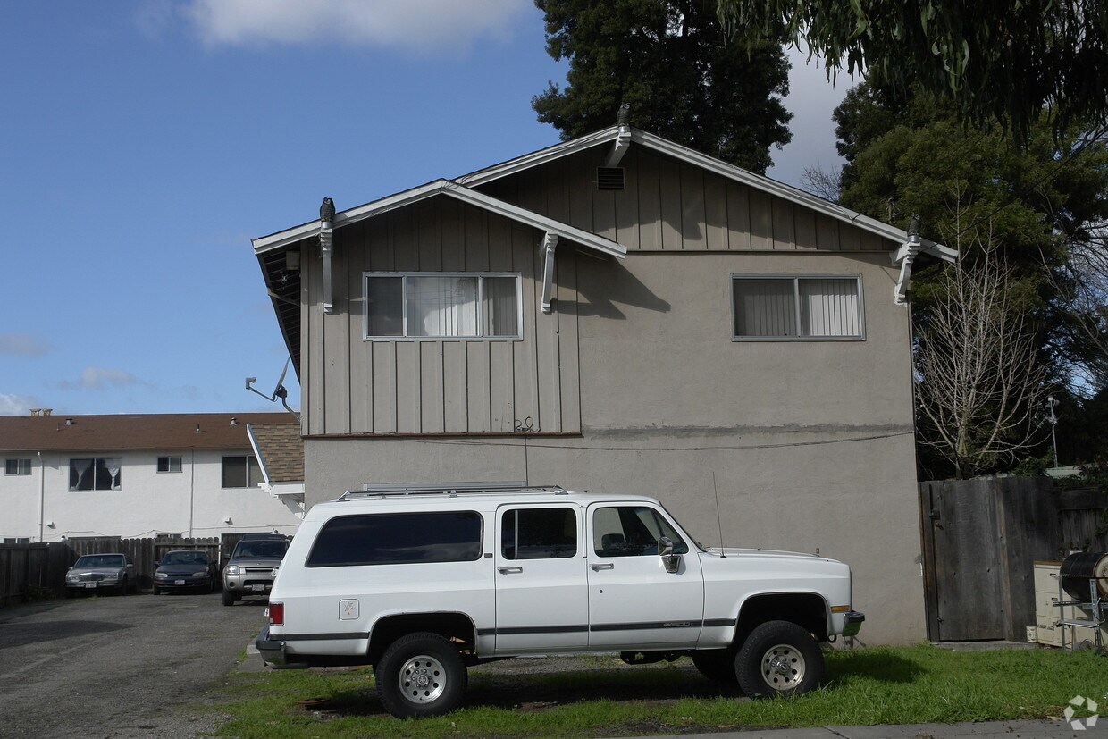 Foto del edificio - 26223 Gamboa St