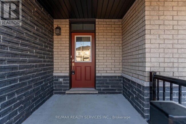 Building Photo - 95 Granville Cres