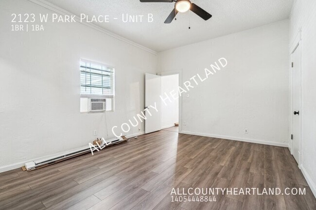 Building Photo - 2123 W Park Pl