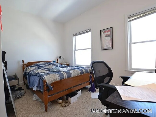 Foto del edificio - 8-10 Glencoe St.