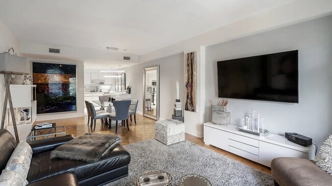 Building Photo - 1311 S Beverly Glen Blvd