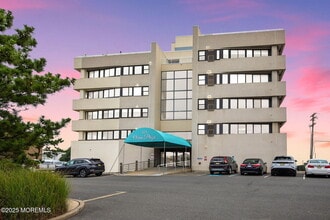 Building Photo - 525 Ocean Blvd